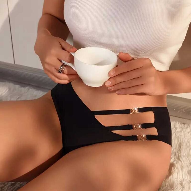 flourish-black-ring-linked-seamless-hollow-out-panty-tp-1682-2